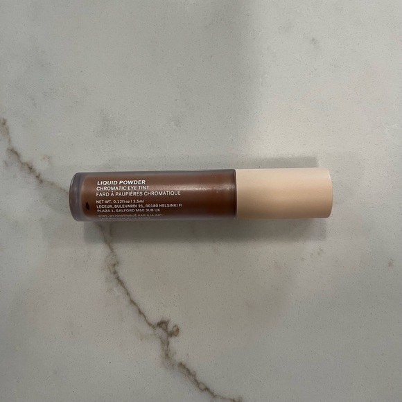 Ilia Liquid Powder Eye Tint - Picture 4 of 9